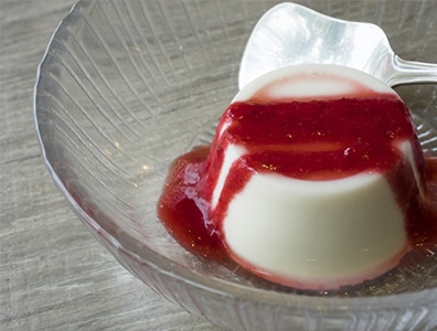 Low Fat Lemon Pannacotta With Fresh Strawberry Sauce